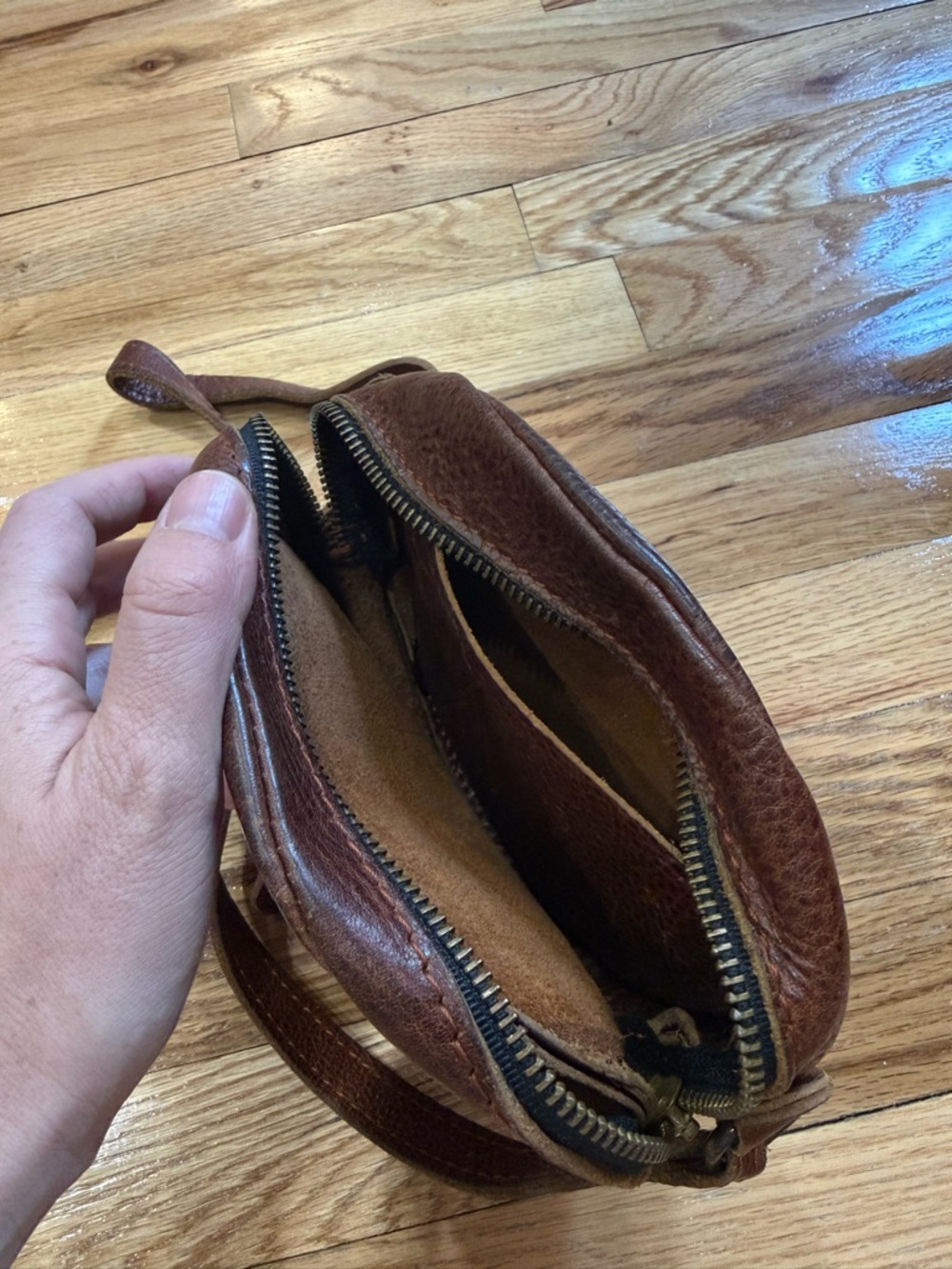 Portland Leather Crossbody Bag - Picture 6 of 6